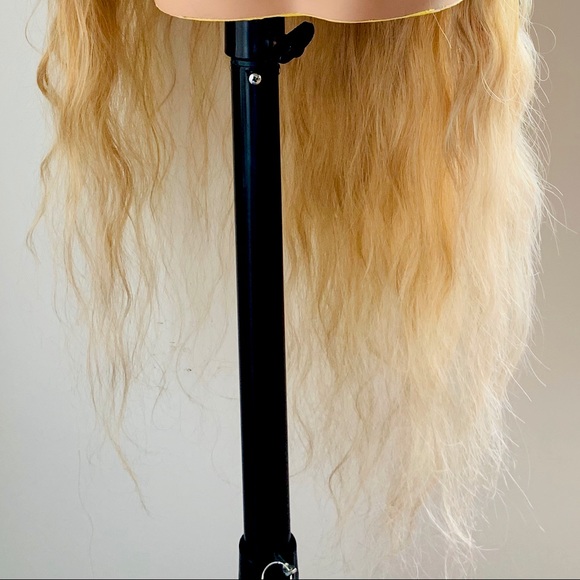 Very Pretty 34” Effortless Style Golden Blonde Synthetic Wig - Picture 5 of 11